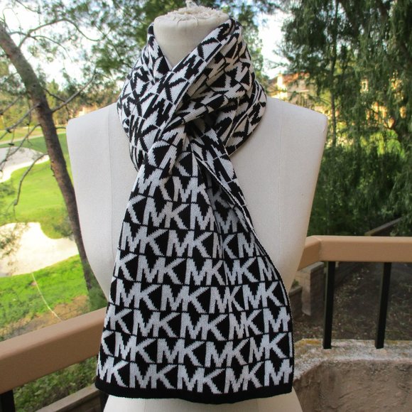 MICHAEL KORS ~ KNIT LOGO SCARF ~ MK ~ POPULAR!!! - Picture 1 of 7